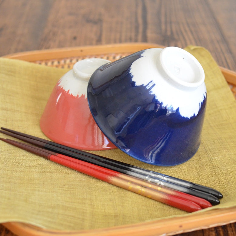 富士山飯碗(青)（赤） 茶碗 おしゃれ 350ml ライスボール ご飯茶碗 磁器 美濃焼 食洗機使用可 電子レンジ使用可 夫婦茶碗 食器 モダン シンプル 誕生日 プレゼント 父親