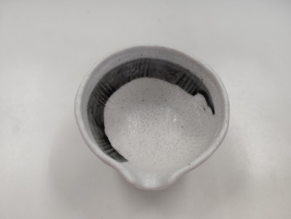 280040　蒼刷毛 片口小鉢 小鉢 取り皿 食器 和食器 陶磁器 美濃焼 小さめ おしゃれ シンプル モダン 上品 高級感 美しい ホワイト おばんざい 食卓 キッチン用品 ギフト プレゼント 贈り物 お祝い 慶事