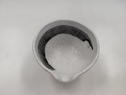 280040　蒼刷毛 片口小鉢 小鉢 取り皿 食器 和食器 陶磁器 美濃焼 小さめ おしゃれ シンプル モダン 上品 高級感 美しい ホワイト おばんざい 食卓 キッチン用品 ギフト プレゼント 贈り物 お祝い 慶事