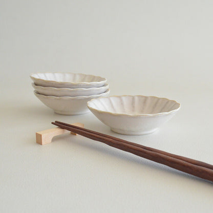 窯変粉引 菊型小鉢 盛鉢/取鉢/縁起/日本製 おしゃれ かわいい かっこいい シンプル 大人 陶器 北欧 和食器 ギフト プレゼント 和食器 小鉢 美濃焼 食器 食洗機使用可 電子レンジ使用可