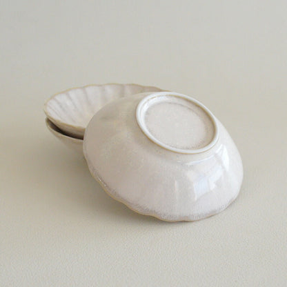 窯変粉引 菊型小鉢 盛鉢/取鉢/縁起/日本製 おしゃれ かわいい かっこいい シンプル 大人 陶器 北欧 和食器 ギフト プレゼント 和食器 小鉢 美濃焼 食器 食洗機使用可 電子レンジ使用可