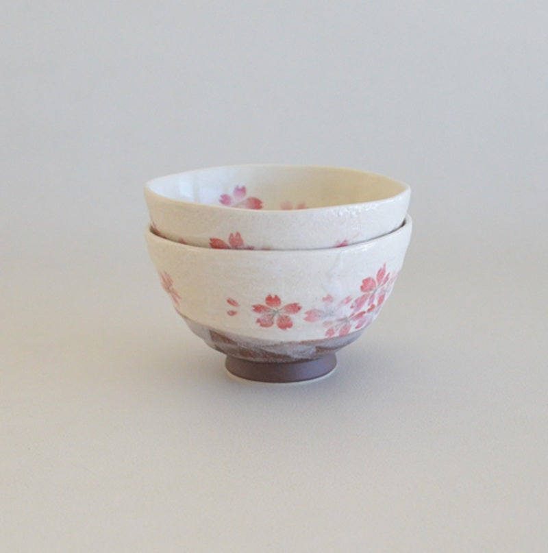 みやび桜 飯碗 おしゃれ かわいい 茶碗 ごはん茶碗 食器 ご飯 陶器 和食器 和風 国産 日本製 美濃焼 食洗機使用可 電子レンジ使用可 カクニ