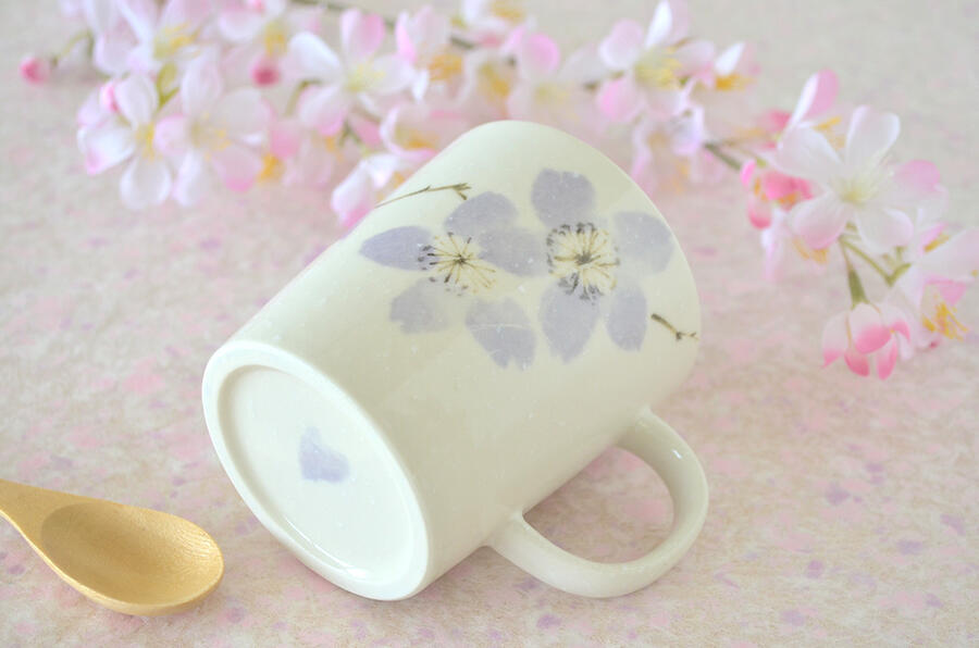みやま桜 軽いマグ【軽量 マグカップ 可愛い コーヒカップ 水墨画 軽い 花柄 桜 かわいい おしゃれ 日本製 美濃焼 陶磁器 食器 レンジ対応 食洗機対応 KAKUNI カクニ】