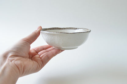 白唐津 丸小鉢 取鉢 サラダ デザート ナチュラル 北欧 カフェ風 陶器 日本製 国産 陶器 美濃焼 和食 和食器 食器 茶碗 陶器 うつわ 皿 お家 おうち ごはん ご飯 シンプル かわいい 可愛い