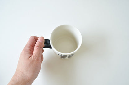 忍者マグ マグカップ おしゃれ 陶器 かわいい おもしろい ギフト プレゼント 白黒 会社用 和風 電子レンジ使用可 食洗機使用可 日本製 美濃焼 カクニ KAKUNI