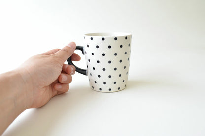 モノトーン千鳥＆水玉 マグカップ おしゃれ シンプル レトロ 千鳥 美濃焼 かわいい 北欧 陶器 食洗機対応 電子レンジ対応 ギフトプレゼント 贈り物 カクニ