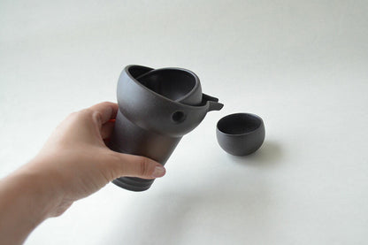 黒備前 ゆらり 1合 冷酒器 冷酒 徳利 酒器 家呑み 家飲み ギフト プレゼント 贈り物 記念品 美濃焼 国産 日本製 食器 食洗機使用可 電子レンジ使用可 KAKUNI カクニ