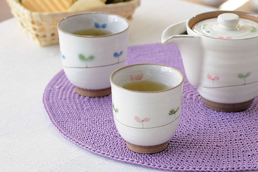 ふたば湯呑 湯呑 おしゃれ シンプル かわいい 日本製 美濃焼 プレゼント ギフト 結婚 出産 内祝い 引き出物 金婚式 誕生日プレゼント 還暦祝い 古希 喜寿 米寿 退職 定年