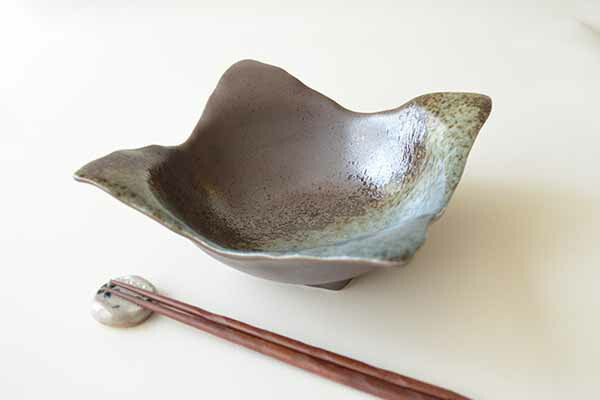月あかり四方盛鉢 皿 和食 和食器 食器 茶碗 器 皿 オシャレ 和風 和食器 国産 日本製 食器 うつわ 和食器 国産 日本製 美濃焼 和風 茶碗 綺麗 美しい 青 ブルー 料亭 ギフト プレゼント