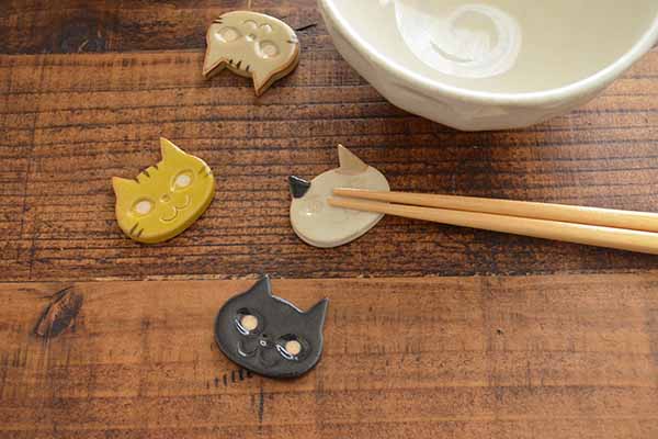 にっこり猫 箸置き 陶器 はしおき おしゃれ セット 面白い かわいい アニマル 子供用 猫 ネコ 食器 国産 日本製 美濃焼 陶器 雑貨 プレゼント キッチン 顔 かわいい 動物 模様 にっこりカクニ