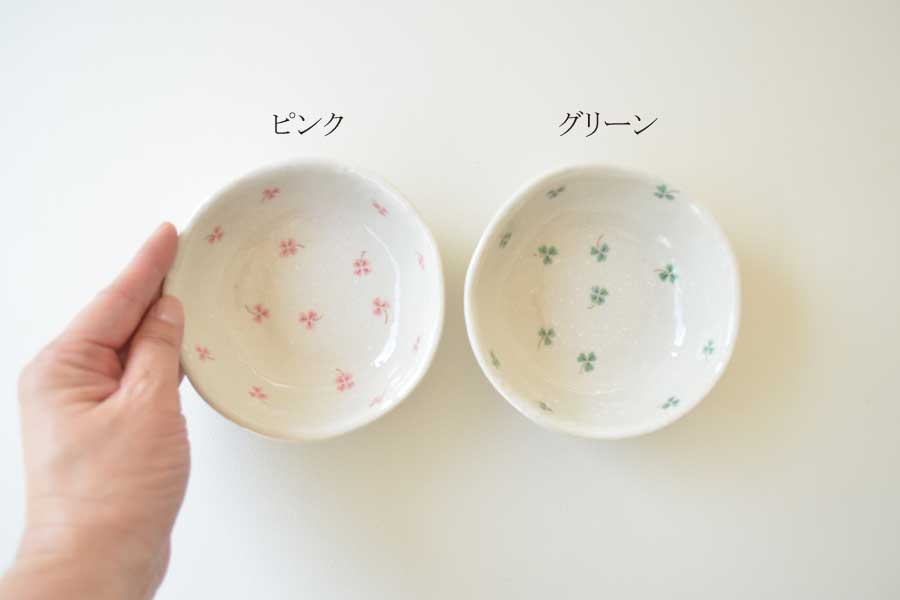 ハッピークローバー丸小鉢 取り鉢 おしゃれ かわいい サラダ 果物 ヨーグルト 国産 うつわ 花柄 四つ葉 三つ 陶器 日本製 美濃焼 陶磁器 食器 電子レンジ対応 食洗機対応 使いやすい シンプル 新生活 結婚祝い プレゼント