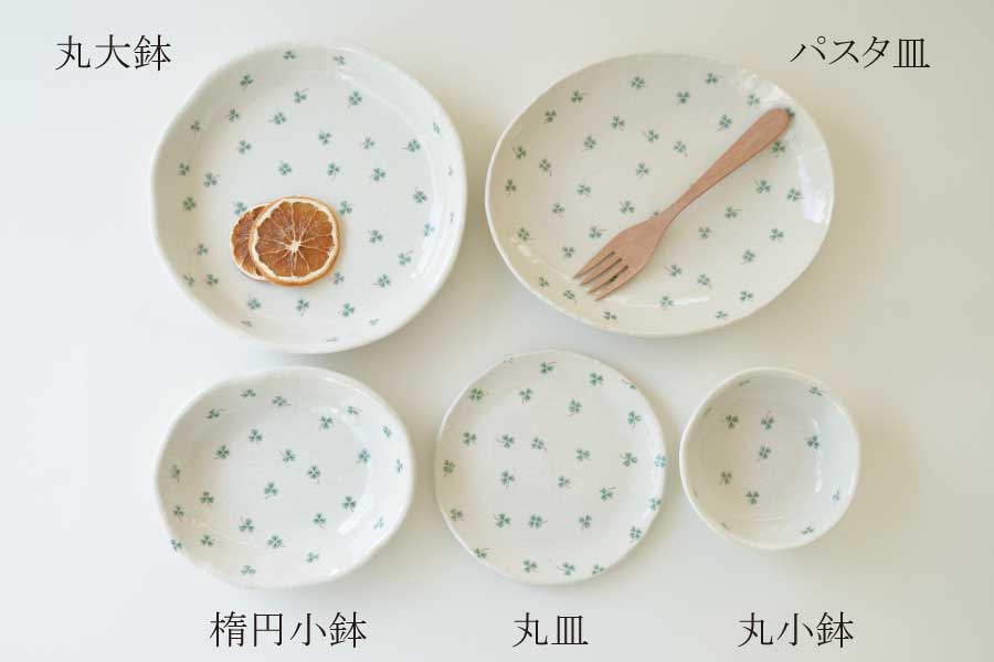 ハッピークローバー丸小鉢 取り鉢 おしゃれ かわいい サラダ 果物 ヨーグルト 国産 うつわ 花柄 四つ葉 三つ 陶器 日本製 美濃焼 陶磁器 食器 電子レンジ対応 食洗機対応 使いやすい シンプル 新生活 結婚祝い プレゼント