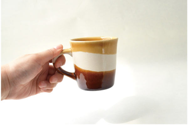 アースボーダーマグ 北欧 陶器 マグカップ 大きめ 大きい おしゃれ 日本製 瀬戸焼 コップ カップ 茶 緑 青 食器 かわいい カフェ シンプル ナチュラ ギフト プレゼント 箱入り ラッピング カクニ