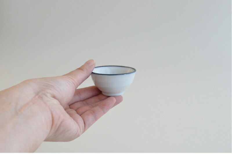 招き猫（青磁）盃【盃 猫 酒器 ぐいのみ セット 日本酒 お酒 おしゃれ かわいい ギフト 敬老の日 プレゼント 和風 渋い 陶器 日本製 美濃焼 レンジ対応 食洗機対応 kakuni カクニ】
