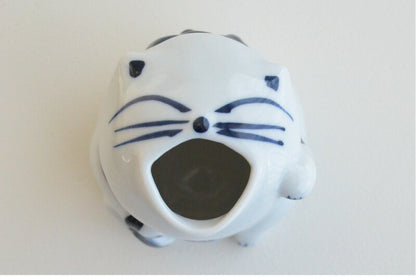 招き猫（青磁）2合徳利【徳利 猫 2合 酒器 日本酒 お酒 おしゃれ かわいい ギフト 敬老の日 プレゼント 和風 渋い 陶器 日本製 美濃焼 食器 レンジ対応 食洗機対応 kakuni カクニ】