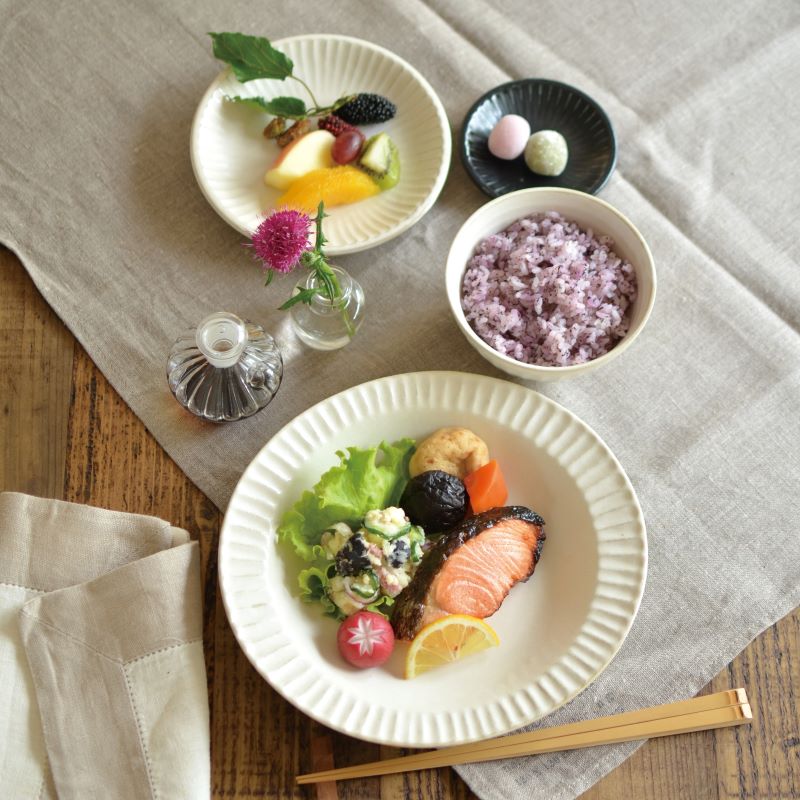 灰粉引 削り飯碗（小）11.5cm 白色 1個 美濃焼 食器 おしゃれ 可愛い かっこいい スマート シンプル ナチュラル レンジ対応 食洗機対応 贈り物 プレゼント カクニ オリジナル 日本産 インスタ映え 普段使い ギフト モダン 和