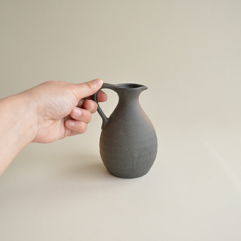 黒備前 レンジ徳利 熱かん 冷酒 熱燗 取っ手付き 徳利 酒器 黒備前 家呑み 家飲み 渋いかっこいい ギフト プレゼント 贈り物 日本製 和風 国産 美濃焼 食洗機使用可 電子レンジ使用可 KAKUNI カクニ
