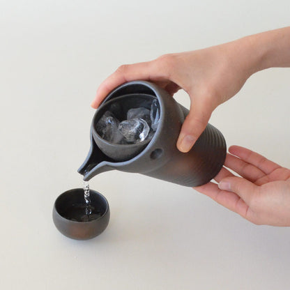 黒備前 ゆらり2合 冷酒器 冷酒 徳利 酒器 家呑み 家飲み ギフト プレゼント 贈り物 記念品 美濃焼 国産 日本製 食器 食洗機使用可 電子レンジ使用可 KAKUNI カクニ