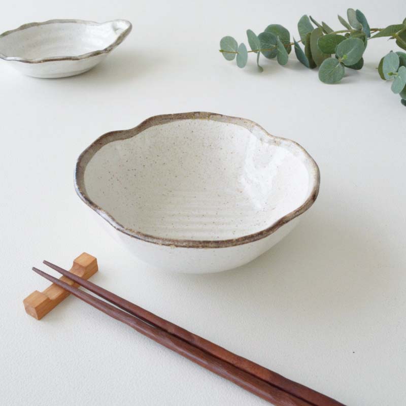 白唐津 クローバー型万能鉢 食器 おしゃれ かわいい かっこいい シンプル 子供 大人 陶器 北欧 和食器 風 美濃焼 ギフト プレゼント