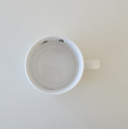 目盛付きマグ 波乗りクマ　 330ml マグカップ かわいい くま 可愛い おしゃれ メモリ付き スープカップ 目盛り付き アウトドア 大きめ たっぷり 大容量 キャンプ 陶器 食洗機対応 レンジ対応 ギフト プレゼント 日本製　美濃焼