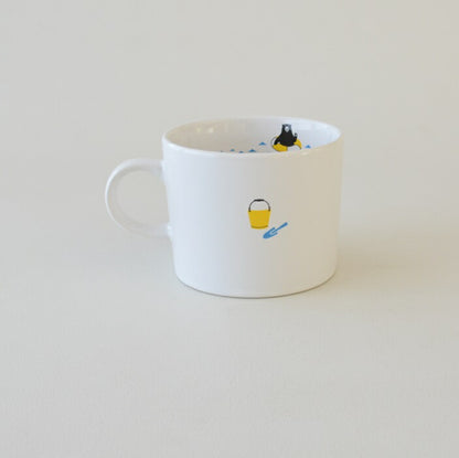 目盛付きマグ 波乗りクマ　 330ml マグカップ かわいい くま 可愛い おしゃれ メモリ付き スープカップ 目盛り付き アウトドア 大きめ たっぷり 大容量 キャンプ 陶器 食洗機対応 レンジ対応 ギフト プレゼント 日本製　美濃焼